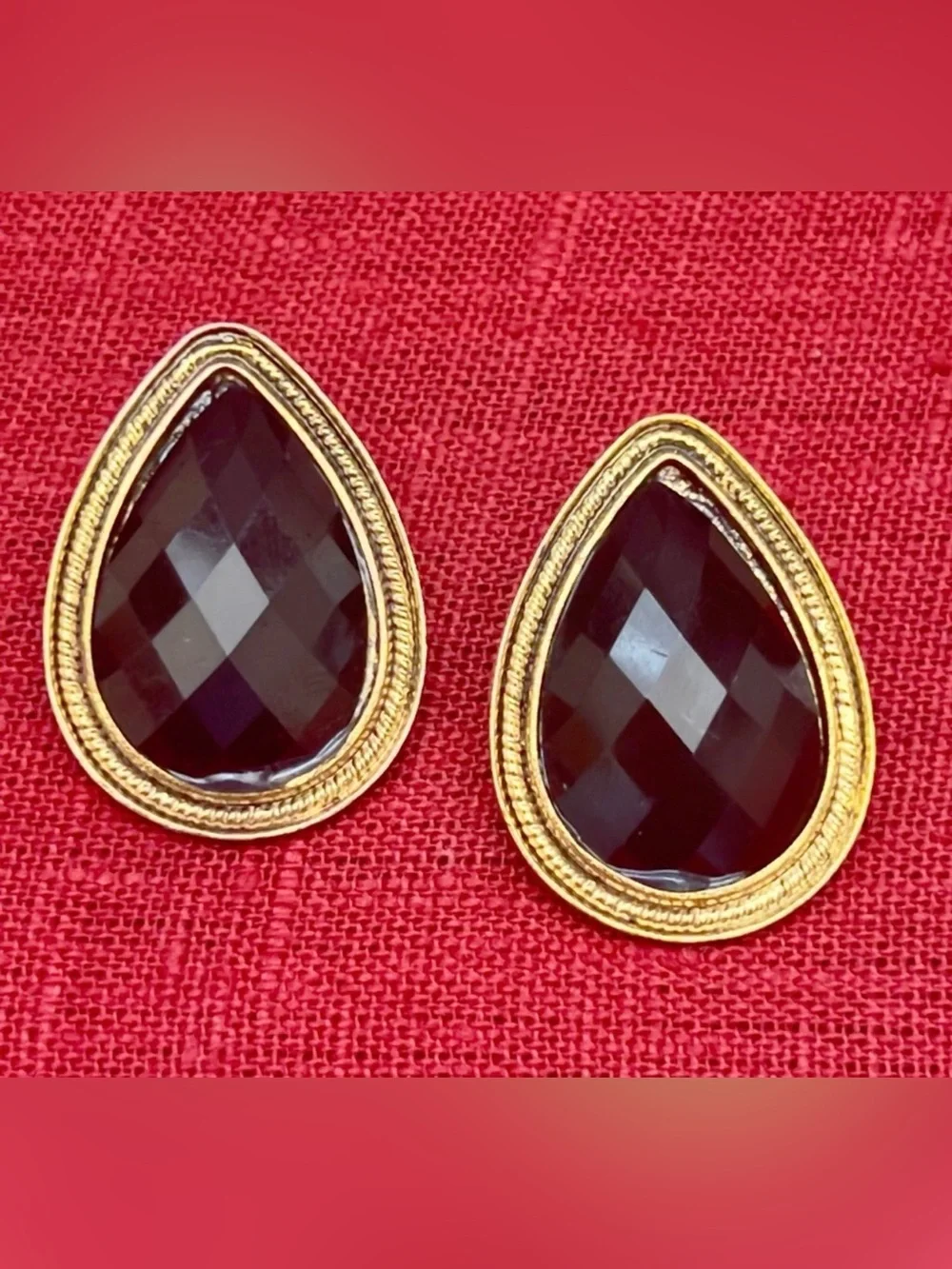 VTG MONET 1980s BLACK FACETED TEARDROP EARRINGS GOLD STIPPLED FINISH